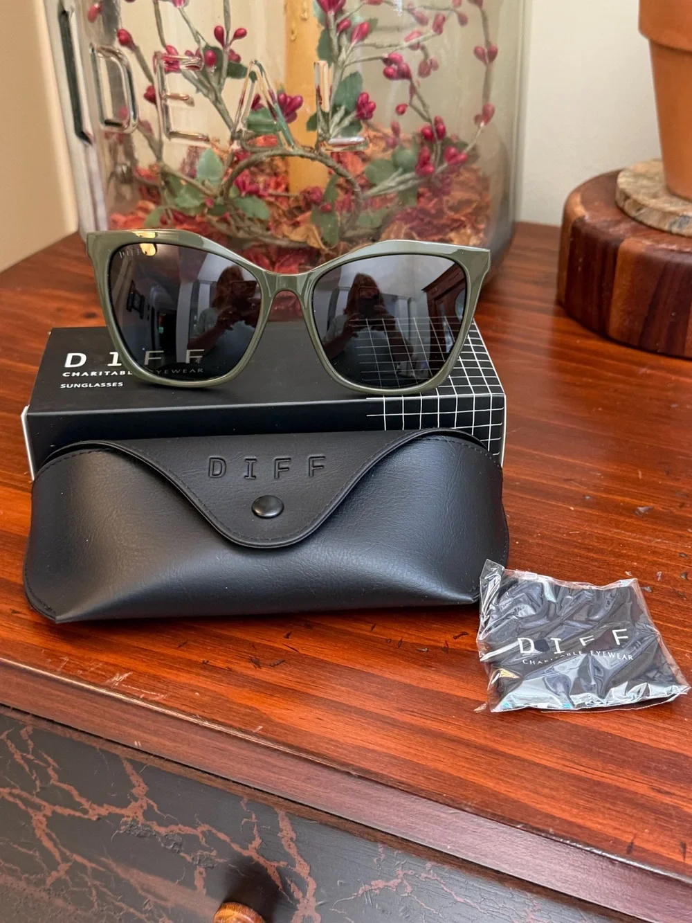 DIFF EYEWEAR Cassidy Sunglasses in an olive green color with polarized lenses